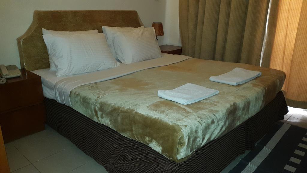 Al Raien Hotel Apartment Dubái Habitación foto