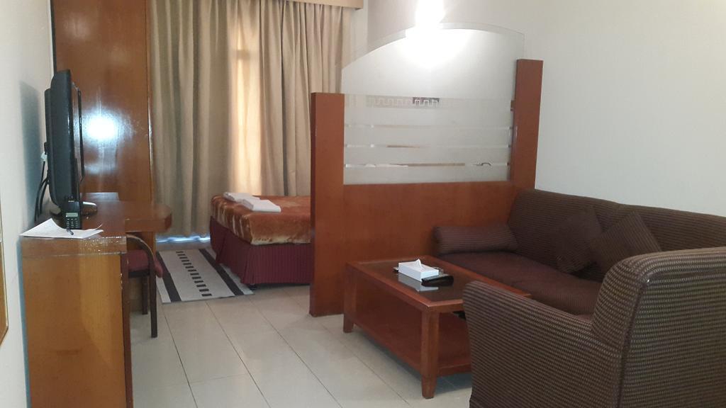 Al Raien Hotel Apartment Dubái Habitación foto